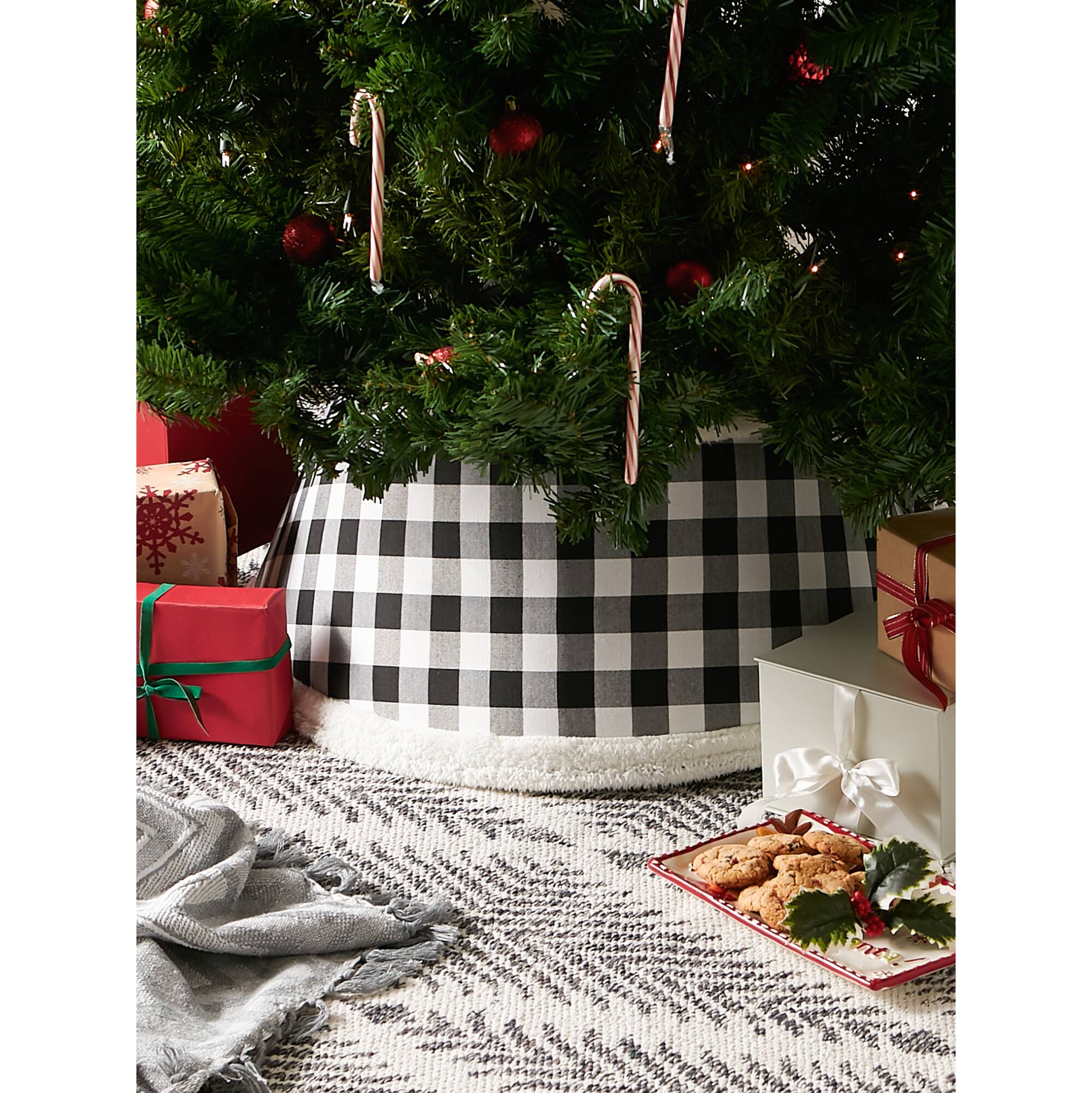 DII® Black & White Buffalo Check Holiday Tree Collar